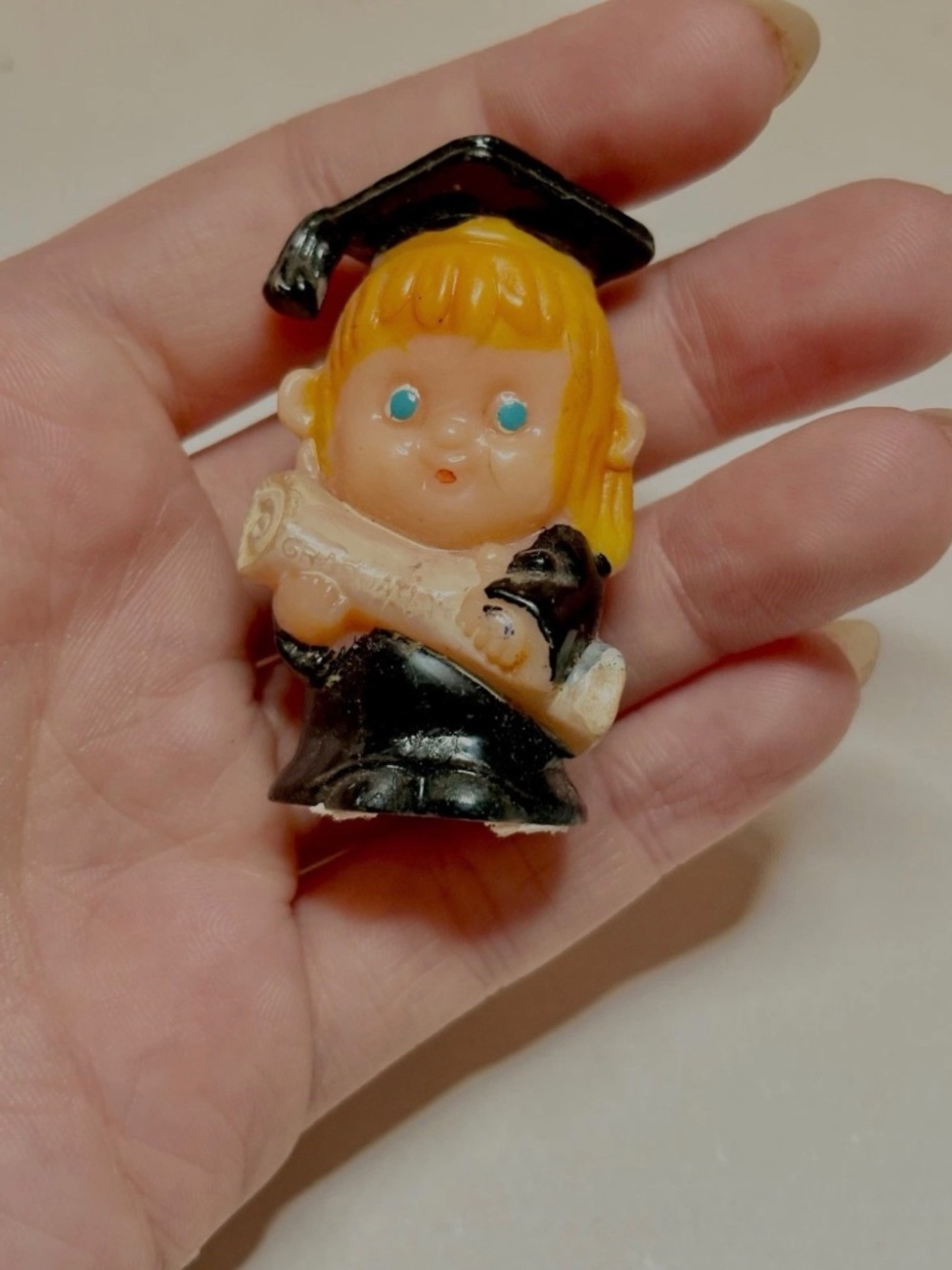 Wilton Cupcake Cake Topper Vintage Graduation Girl Blonde Retro Bakery Decor